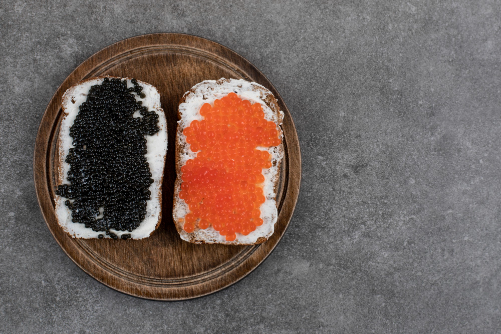 caviar avec pain et crème fraiche